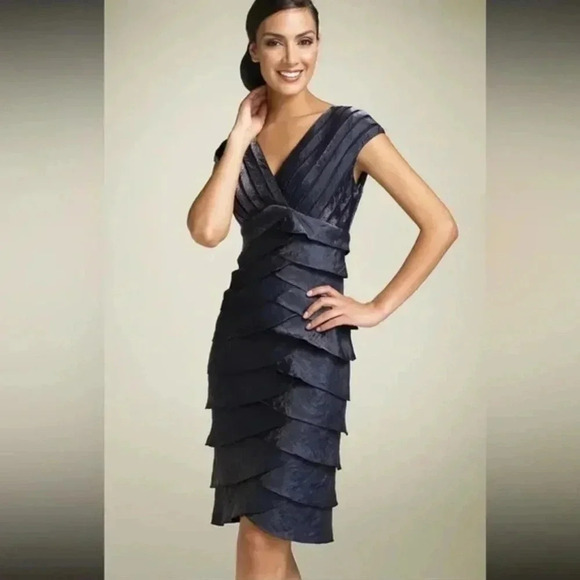 Adrianna Papell Iridescent Black Tiered Scalloped Sleeveless Dress Size 4 - Picture 1 of 14